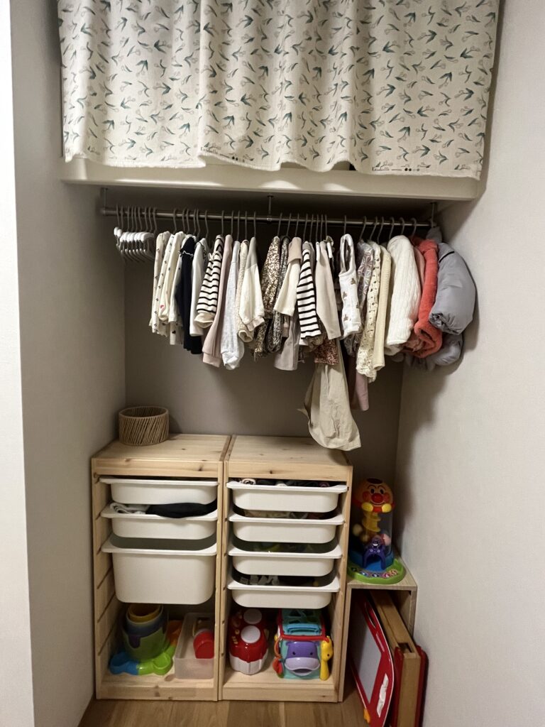 子供部屋の子供服、おもちゃ収納