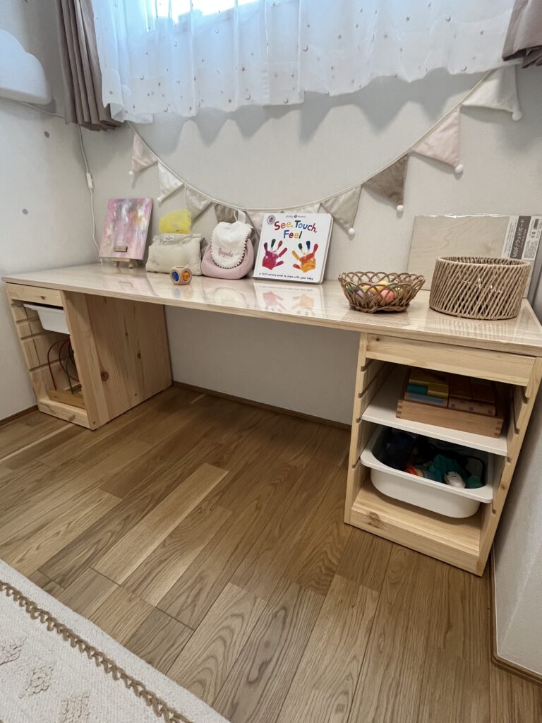 子供部屋、造作のデスクスペース