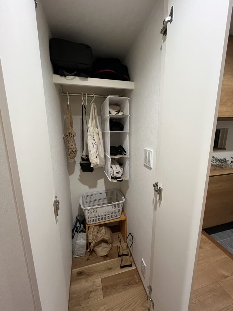 玄関横の大型収納