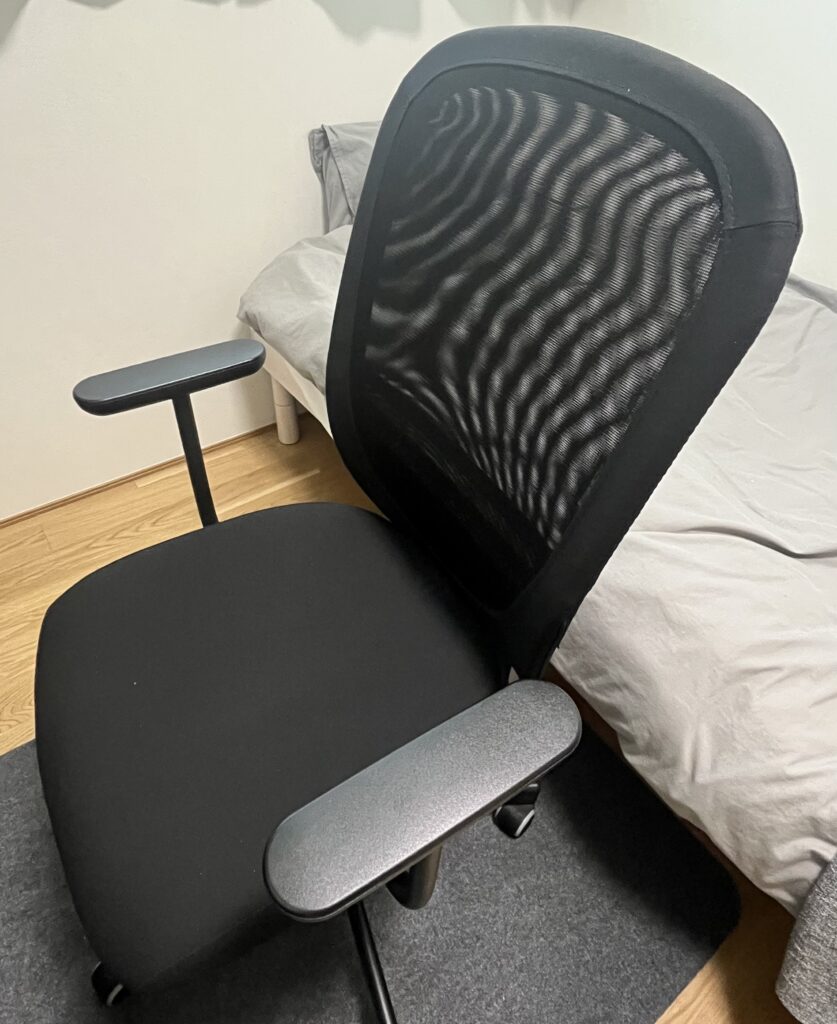 4.3畳の部屋で使用　チェア