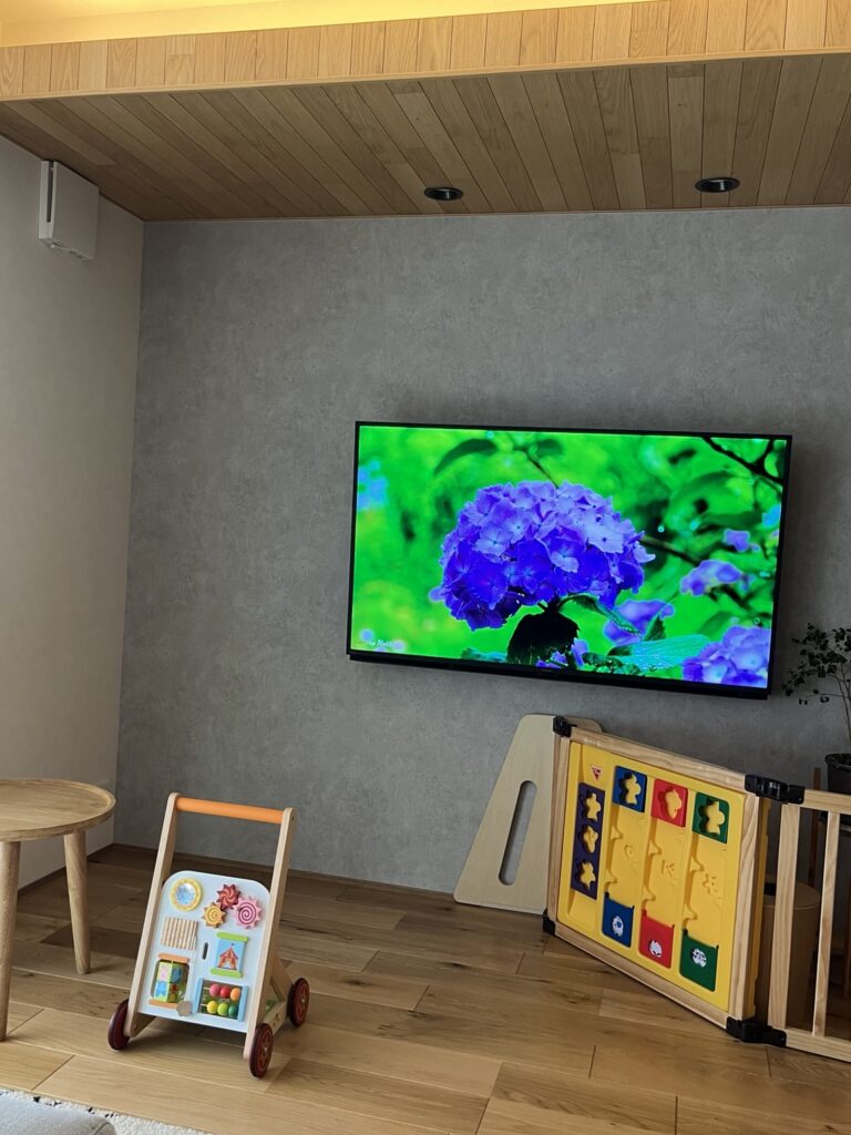 子ども安全対策 壁掛けテレビ テレビボード無し