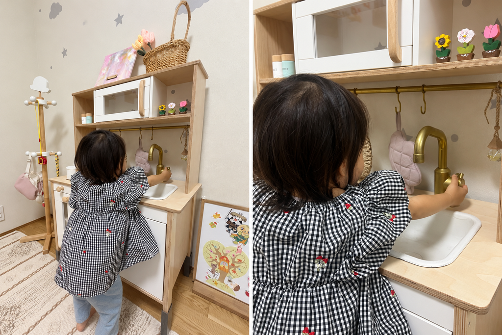 IKEAのおままごとキッチンで遊ぶ1歳8か月の娘